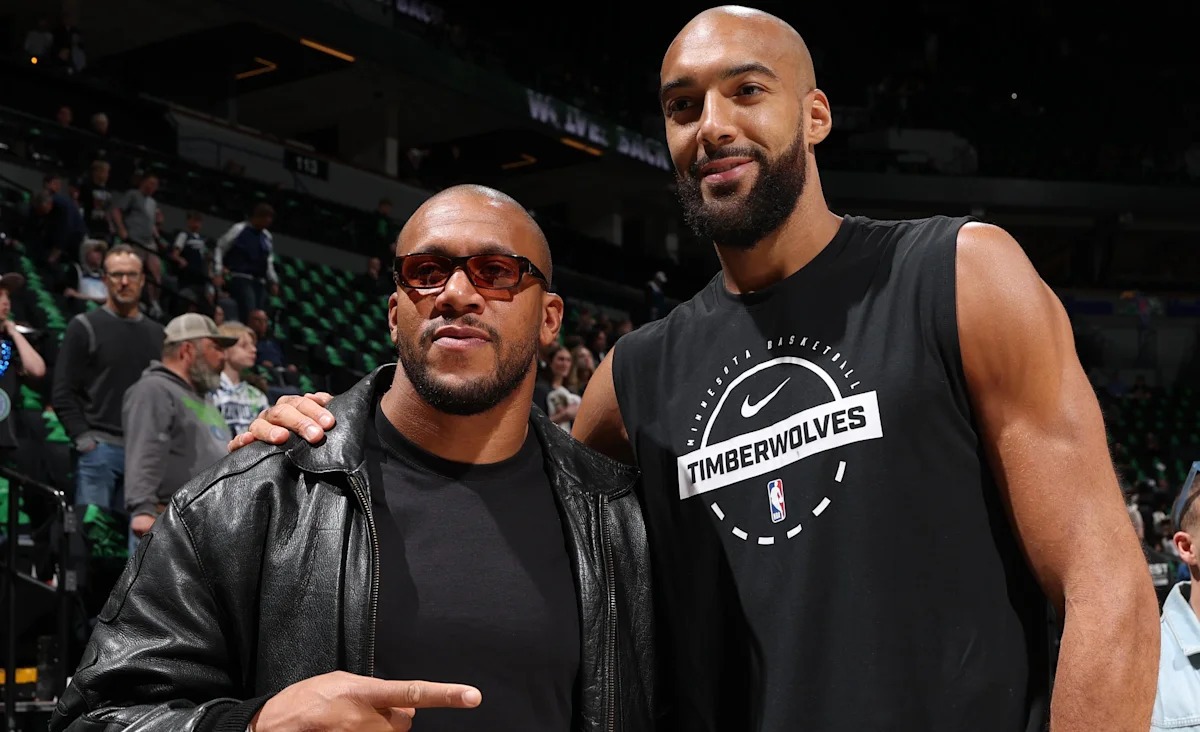 盖恩有球技？UFC冠军在NBA球星戈贝尔面前得分 | 视频