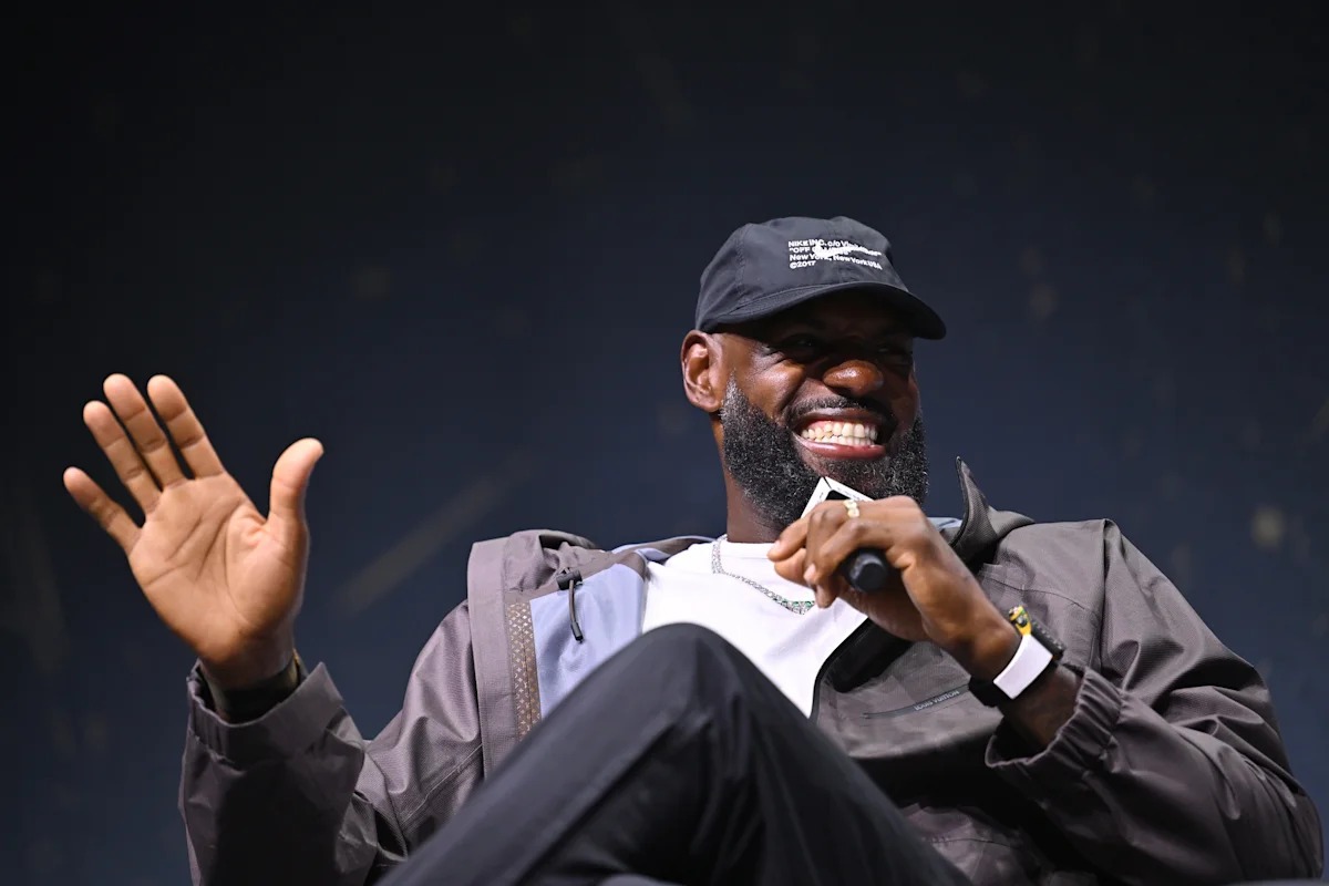 NBA赛程：詹姆斯揭幕战上演76人首秀，对阵卫冕冠军尼克斯