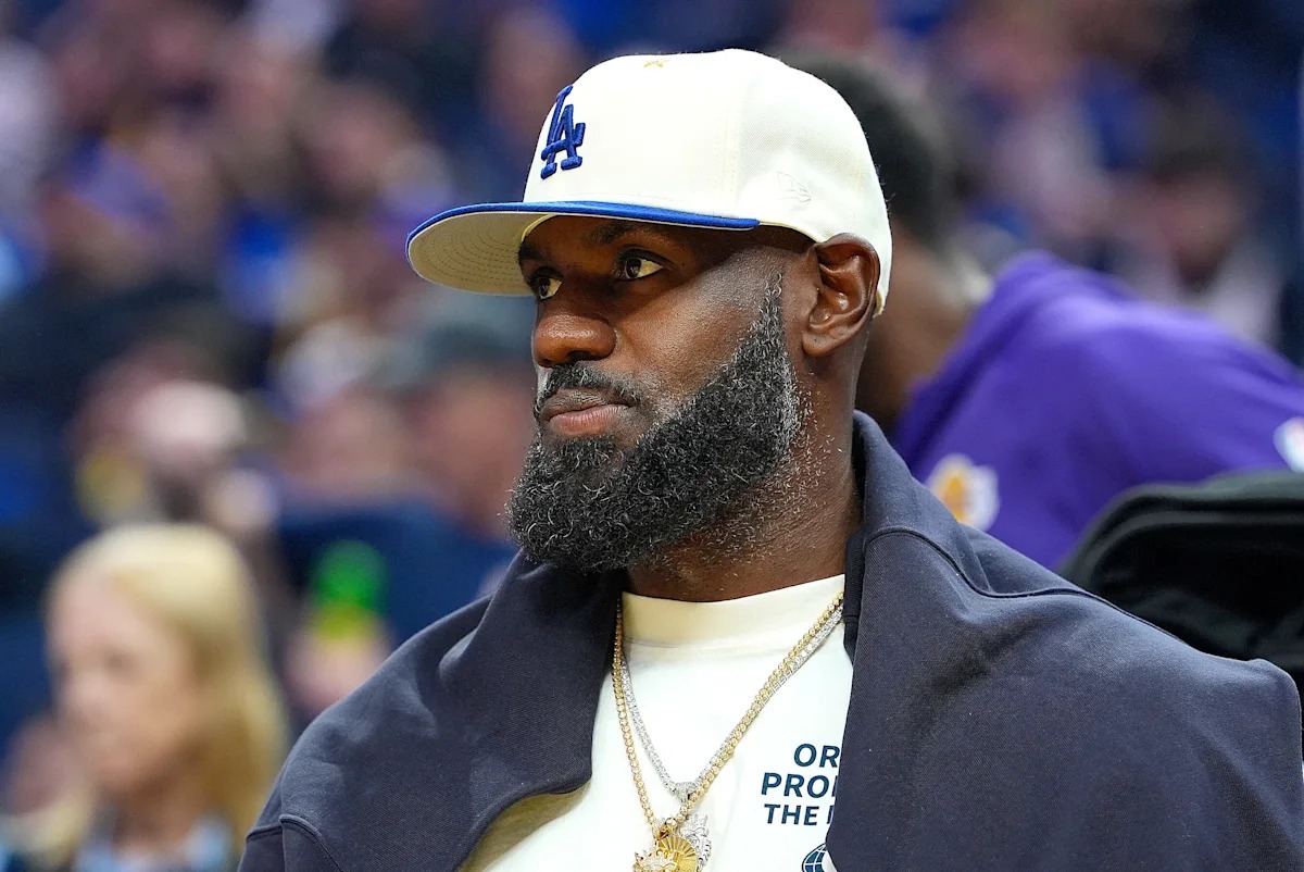 NBA圣诞大礼：勒布朗重返洛杉矶，76人对决湖人成节日焦点