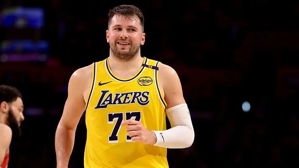 周末敲定：125亿美元收购洛杉矶湖人，震撼NBA